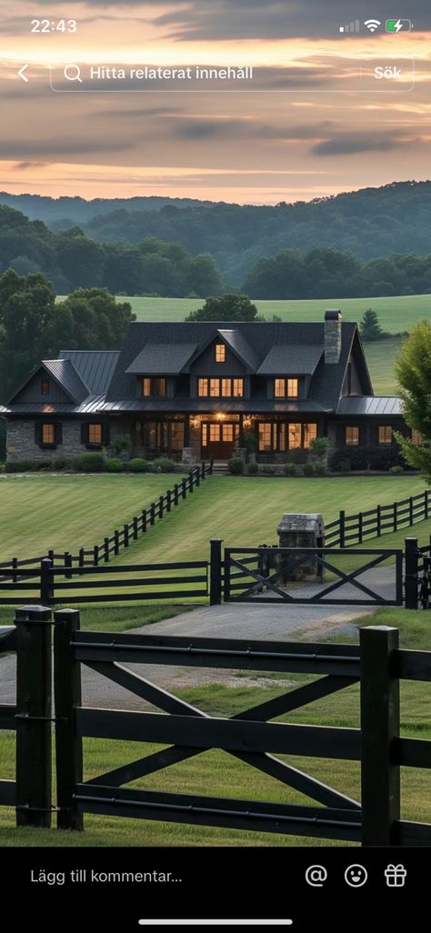 Western Home Exterior Ranch Style, Black Rancher House, Western Ranch House Exterior, Western Homes Exterior, Black And Wood Exterior House, Black Ranch House, Cute Country Houses, Western Houses Ranch Style, Ranch House Aesthetic