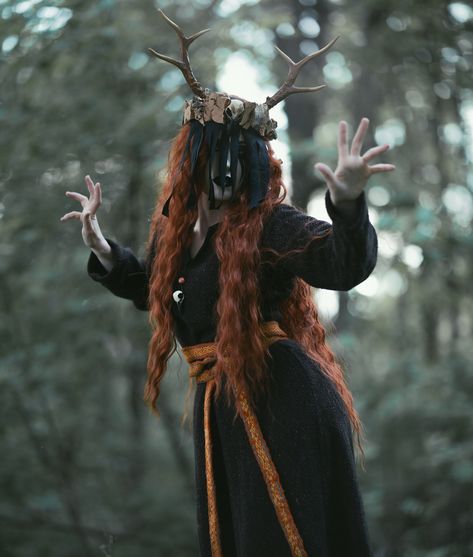 𝕳𝖊𝖆𝖗𝖙 𝖔𝖋 𝖙𝖍𝖊 𝖋𝖔𝖗𝖊𝖘𝖙 Tomorrow, I will see my beloved band - Heilung @amplifiedhistory 🌿 I last attended their concert in 2022, and I can’t wait to take part in this ritual again. Shaman crown, antlers and necklace are made by amazing @labottegadipan 🖤 [gifted] 🌿 #shaman #shamanism #pagan #paganwitch #paganwoman #paganart #pagangirl #pagangoth #pagansofinstagram #paganism #norsemythology #norsepagan #norsepaganism #norsewitch #greenwitch #witchyvibes #witchy #witchaesthetic #witchart #shi... Pagan Samhain Costume, Shaman Aesthetic Clothing, Shamanic Photoshoot, Shaman Photoshoot, Norse Shaman, Viking Shaman Woman, Pagan Fashion, W.i.t.c.h Art, Slavic Folklore