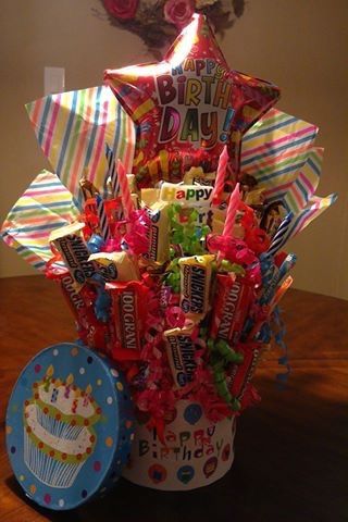 DYI.craft.projects: 7 Step Dollar Tree Candy Bouquet Dollar Tree Birthday, Candy Boquets, Birthday Bouquets, Birthday Candy Bouquet, Candy Bar Bouquet, Sister Ideas, Gift Card Bouquet, Birthday Gift Basket, Diy Valentines Day Gifts For Him