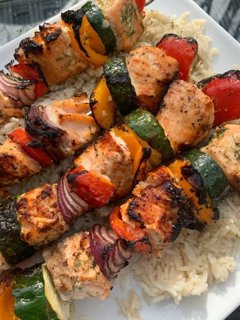 Salmon Kebabs Grilled, Shrimp And Salmon Kabobs, Grilled Salmon Meals, Seafood On Grill, Salmon Kebabs Skewers, Summer Pescatarian Recipes, Salmon Skewers Grilled, Salmon Kabobs On The Grill, Sides For Grilled Fish