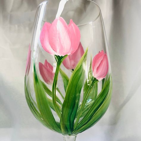 Diy Wine Glasses Painted, Painting Glass Jars, Pink Spring Flowers, Diy Wine Glasses, Tulip Painting, Glass Painting Designs, Diy Glass Bottle Crafts, Wine Glass Art, Glass Bottles Art