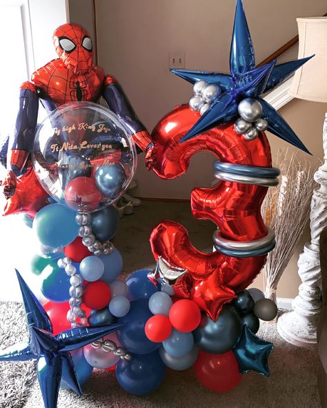 Spider man balloons Spider Man Bouquet, Superhero Birthday Party Decorations, Spiderman Balloon, Spiderman Theme Party, Flowers Happy Birthday, 4de Verjaardag, Man Bouquet, Superhero Shows, Picnic Birthday Party