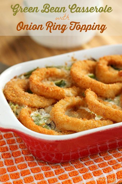 Green Bean Casserole with Onion Ring Topping - This delicious casserole is made with a homemade creamy mushroom sauce and topped with crispy onion rings. Gluten Free Cornbread Dressing, Raclette Originale, Galette Des Rois Recipe, Creamy Green Beans, Onion Ring, Vegetable Side Dishes Recipes, Frozen Green Beans, Creamy Mushroom Sauce, Yummy Casseroles