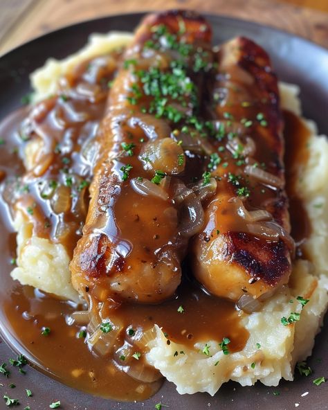 BANGERS AND MASH WITH ONION GRAVY 🌭🥔 Ingredients: For the Bangers and Mash: 8 pork sausages (bangers) 2 lbs potatoes, peeled and cubed 1/2 cup milk 1/4 cup butter Salt and pepper, to taste For the Onion Gravy: 2 tbsp butter 2 large onions, thinly sliced 1 tbsp all-purpose flour 2 cups beef broth 1 tbsp Worcestershire sauce Salt and pepper, to taste Fresh parsley, chopped (optional, for garnish) Directions: Step 1: Cook the Sausages In a large skillet over medium heat, cook the sausages f... Sausage And Mash, Pork Sausages, Gravy Ingredients, Food Fest, Bangers And Mash, Onion Gravy, The Onion, Pork Sausage, Beef Broth