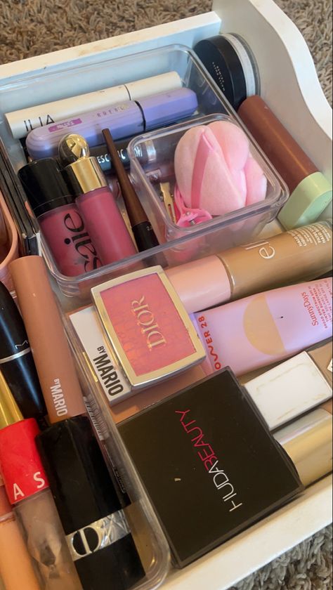 Makeup Set Up, Unusual People, Makeup Collection Goals, Makeup Bag Essentials, Makeup Is Life, Makeup Aesthetic, Winter Makeup, Makeup Needs, Fancy Makeup