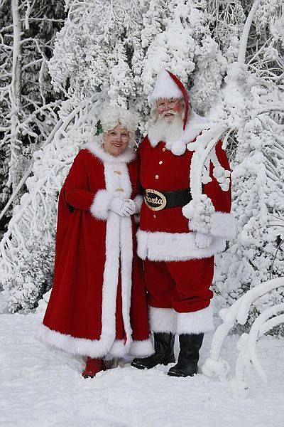 Mr. and Mrs. Claus Mr And Mrs Claus, Santa And Mrs Claus, Santa Pictures, Santa Claus Is Coming To Town, Mrs Claus, Christmas Scenes, Santa Baby, Noel Christmas, Father Christmas