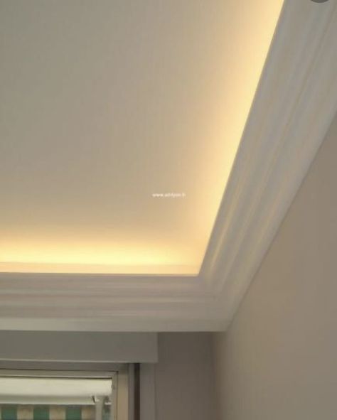 Cove Lighting Ceiling, Baseboard Styles, Cornice Design, Shiplap Ceiling, New Ceiling Design, Minimalist Living Room Decor, Apartment Living Room Design, Cove Lighting, Modern House Facades