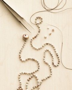 Knotted Pearl Necklace Diy, Pearl Necklace Diy, Pearl Necklace Tutorial, Diy Pearl Necklace, String Of Pearls Plant, Artsy Jewelry, Pearls Diy, Jewelry Knots, Necklace Tutorial