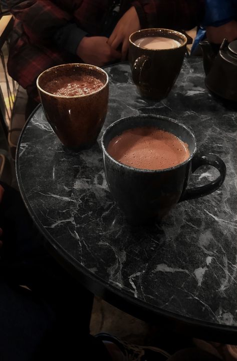 #darkaesthetic #aesthetic #hotchocolate #xmas #christmas #xmasaesthetic Hot Choco Aesthetic, Aesthetic Hotchocolate, Choco Aesthetic, Halle Aesthetic, Hot Chocolate Xmas, Dark Hot Chocolate, Xmas Aesthetic, Hot Choco, Store Inspiration