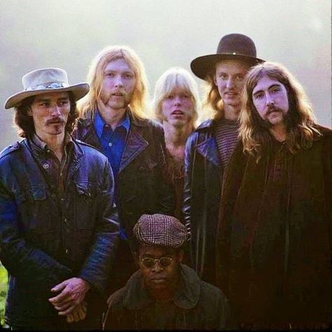 Here is a thought for the day from The College of Rock and Roll Knowledge:  The Allman Brothers Band in 1969.....  How young they were and they made that much music.  We were all that young once. (we know some of our friends are still that young). Berry Oakley, Dickey Betts, The Allman Brothers, Best Guitar Players, Allman Brothers Band, The Jam Band, Allman Brothers, Southern Rock, Rock Legends