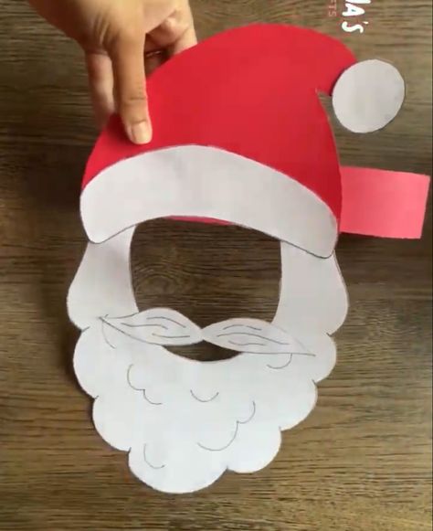 Tutorial and template with the link Santa Mask Craft, Santa Cap Craft, Diy Christmas Masks, Paper Crown Origami, Paper Santa Hat, Santa Headband, Santa Hat Crafts, Diy Santa Hat, Origami Crown