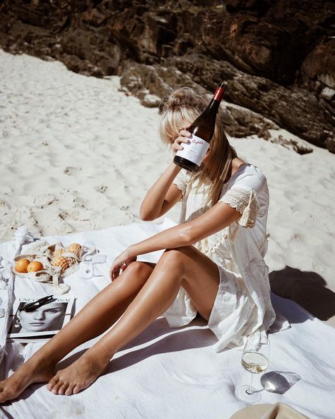 Saasha Burns on Instagram: “Relaxing Sundays sipping @penfolds Max's Chardonnay on a little secluded beach... 👌🏼 #PenfoldsMaxs #SBpartner” Women Drinking Wine, Lake Photoshoot, Studio Photography Fashion, Picnic Inspiration, Wine Photography, Branding Photoshoot Inspiration, Summer Wines, Woman Wine, Secluded Beach