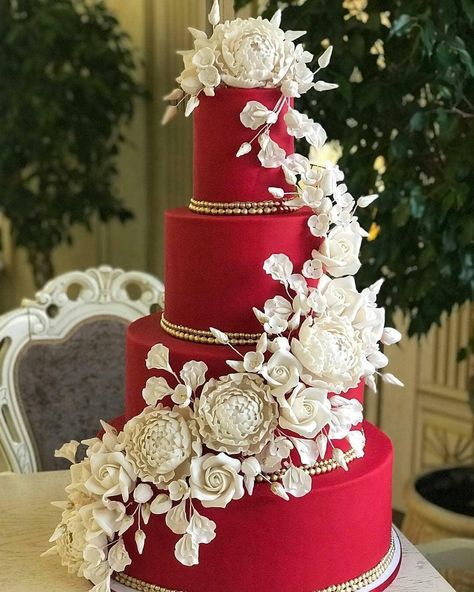 Red Velvet Layer Cake, Nigerian Cake, Red Wedding Cake, Red And White Weddings, Cake With Cream Cheese Frosting, Red Cake, Cake Blog, Amazing Wedding Cakes, Amazing Cake