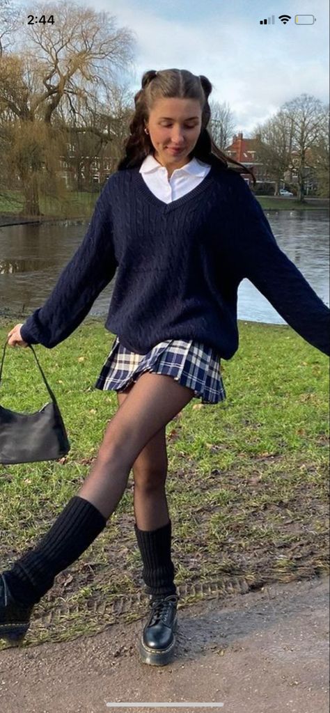 Winter Aesthetic Outfit Skirt, Chequered Skirt Outfit, Winter School Uniform Outfits, Y2k Plaid Skirt Outfits, Blue Plaid Mini Skirt Outfit, Plaid Pleated Mini Skirt Outfit, Dark Blue Plaid Skirt Outfit, Mini Skirt Outfit School, Navy Plaid Skirt Outfit