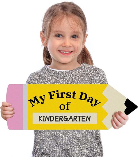 Preschool Chalkboard, First Day Of School Board, 1st Day Of Kindergarten, Pencil Sign, Last Day Of School Sign, School Trends, Diy Preschool, First Day Of Kindergarten, Preschool Classroom Decor