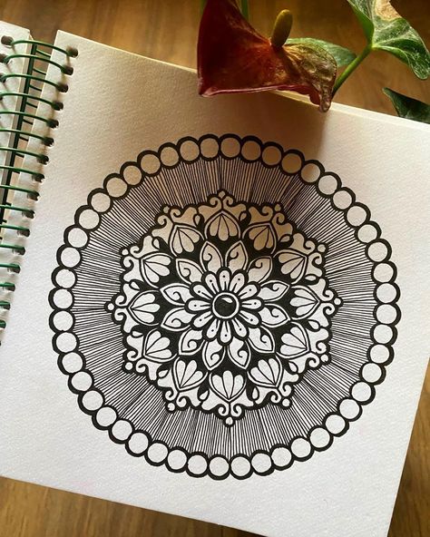 Mandala Art Design Creative, Creative Mandala, Mandala Square, Mixed Media Sketchbook, Square Sketchbook, Square Mandala, Abstract Painting Diy, Pencil Drawings For Beginners, Easy Mandala Drawing