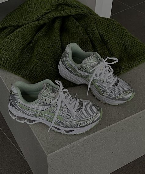 Pretty Sneakers, Trendy Shoes Sneakers, Pretty Shoes Sneakers, Asics Gel Kayano, Jordan Shoes Retro, Gel Kayano, Shoes Outfit Fashion, Shoe Inspiration, Girly Shoes