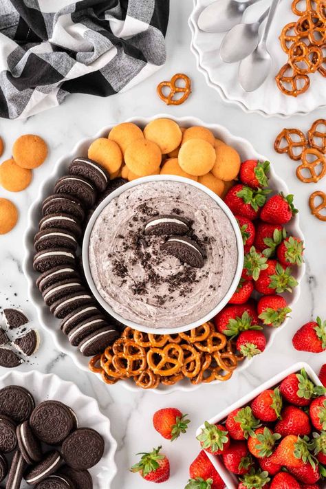 Oreo Platter, Dessert Dip Board, Oreo Cheesecake Dip, Oreo Dip Recipe, Boards Night, Oreo Dip, Dip Board, Strawberry Oreo Cheesecake, Dessert Charcuterie