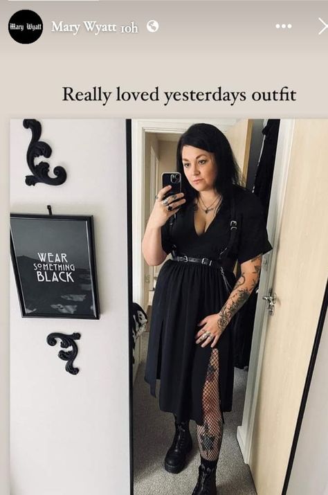 Midsize Alternative Fashion, Edgy Christmas Outfit, Edgy Outfits Plus Size, Plus Size Alternative Outfits, Rockstar Dress, Charity Shopping, Alternative Fashion Plus Size, Elder Goth, Urban Witch