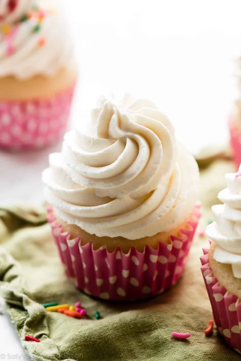 Not-So-Sweet Whipped Frosting - Sally's Baking Addiction Whipped Icing Recipes, Stable Whipped Cream, Cupcake Frosting Recipes, Vanilla Sheet Cakes, Whipped Buttercream, Whipped Icing, Piping Tip, Frosting Recipes Easy, Whipped Frosting