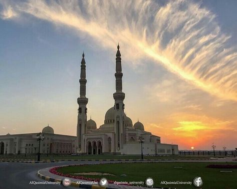 Sharjah 🇦🇪 Al Qasimia University mosque  #mosque#sharjah#city#uae 8 Billion People, Space Planets, Sharjah, Pune, For Rent, Taj Mahal, Planets, Dubai, Universe