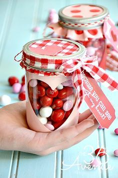 15 ideas de obsequios en frasco para San Valentín. Valentines Day History, Saint Valentin Diy, Valentines Bricolage, Valentine Printables, Valentines Printables Free, Mason Jar Gifts, Valentine Candy, Free Valentine, Candy Jar