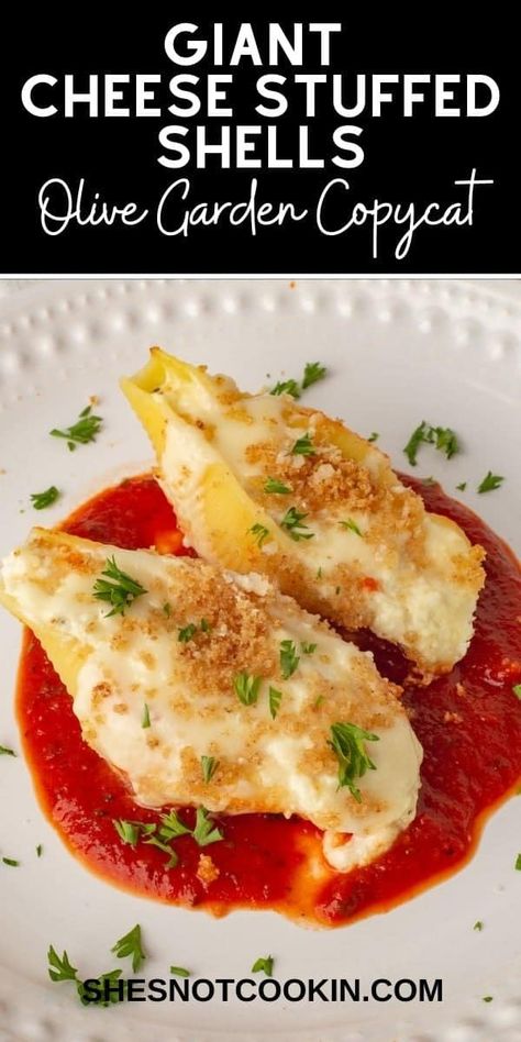 Giant Cheese Stuffed Shells (Olive Garden Copycat Recipe) are super easy to make in the comfort of your own kitchen with simple step-by-step instructions that I've provided. Italian cheeses filled in pasta shells, nestled on top of rich marinara sauce, topped with a creamy Alfredo sauce and finally a spirinkle of crunchy breadcrumb topping. This Italian-American comfort food just doesn't get any better! If you love copyat Olive Garden recipes, this one's a must-try! Large Shell Pasta Recipes, Jumbo Stuffed Shells, Jumbo Shell Recipes, Shell Recipes, Italian Subs, Breadcrumb Topping, Shell Pasta Recipes, Copycat Recipes Olive Garden, Stuffed Shells Ricotta