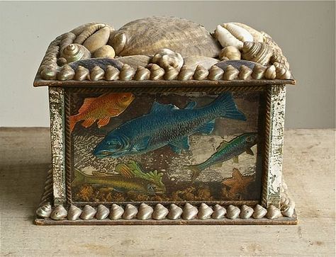 victorian shell art fishtank box Vintage Shell Art, Sea Cottage, Art Aquarium, Shells Craft, Art Boxes, Shell Game, Sailors Valentine, Ocean Floor, Victorian Scrap