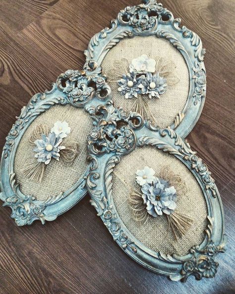 Frames With Flowers, Picture Frame Crafts, Deco Rose, Iron Orchid Designs, Shabby Chic Crafts, Shabby Chic Diy, 자수 디자인, Frame Crafts, Old Jewelry