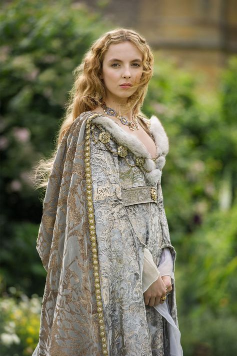 Exclusive: These Photos Have Us So Excited For The White Princess #refinery29 http://www.refinery29.com/2017/03/143498/white-princess-exclusive-picture-elizabeth-henry#slide-7 Elizabeth Of York, Medieval Princess, The White Princess, Hair Dress, Jodie Comer, Medieval Costume, White Princess, Costume Drama, Medieval Clothing