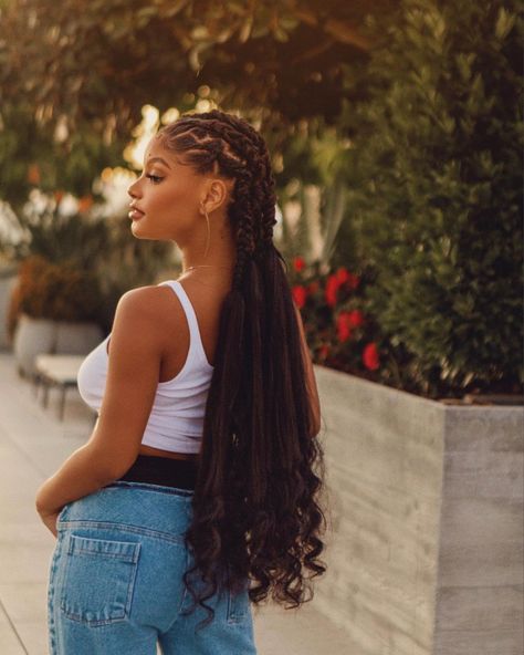 halle bailey Halle Bailey Hair, Cultural Hairstyles, Halle Bailey Aesthetic, Short Dreadlocks Styles, Locs Styles, Short Locs Hairstyles, Dreadlock Style, Dreadlock Styles, Halle Bailey