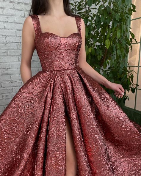 Teuta Matoshi on Instagram: “🌺 #teutamatoshi #teutamatoshiduriqi” Opera Gown, Matoshi Dress, Rose Gold Gown, Prom Dress With Pockets, Teuta Matoshi, Prom Dresses With Pockets, Tulle Ball Gown, Gown Prom, Prom Outfits