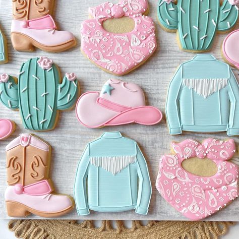 Cowboy Hat Cookies Decorated, Mexican Party Decorations, Hat Bar, Hat Cookies, Graduation Cookies, Dog Bakery, Bar Cookies, Mexican Party, Cookie Ideas