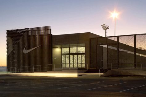 Gallery of Football Training Centre Soweto / RUFproject - 6 Training Center Design, Sports Training Facility, Soccer Center, Passive Solar Design, Sport Hall, Football Training, Nike Football, Club Design, Facade Design