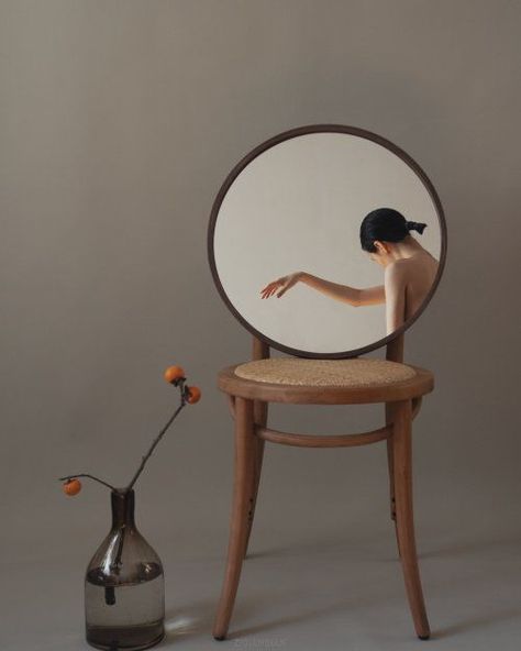 Mirror Photography, Flower Photoshoot, Minimal Photography, Bizarre Art, Faceless Portrait, Mirror Reflection, Digital Portrait Art, Conceptual Photography, Mirror Photo