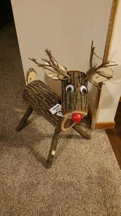 Wooden Log Reindeer, Wooden Xmas Decorations, Log Reindeer, Outdoor Reindeer, Diy Christmas Reindeer, Diy Reindeer, Cozy Holiday Decor, Wood Yard Art, Christmas Reindeer Decorations