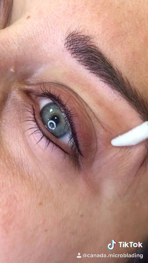 Permanent Eyeliner For Hooded Eyes, Eyeliner Tattoo Ideas, Permanent Eyeliner Styles, Microblading Video, Eyeliner Tattoo Permanent, Tatoo Eyeliner, Microblading Eyebrows After Care, Microblading Eyeliner, Tattooed Eyeliner