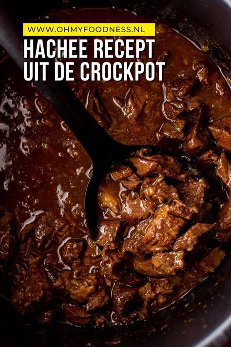 Zoek je crockpot recepten nederlands? Hachee is een traditioneel Nederlands gerecht dat wordt bereid met rundvlees, uien en een mengsel van kruiden, en vervolgens langzaam gestoofd om een rijke saus te creëren. Met dit instant pot of Multicooker recept is dit  hachee recept veel sneller om te maken. Met o.a. riblappen, uien, appelstroop en meer. Maak dit makkelijk recept avondeten en geniet van dit snelle recept uit de instant pot. Crockpot Express, Poke Bowl, Crock Pot Slow Cooker, Goulash, Slow Cooker Recipes, Instant Pot, Crockpot Recipes, Stew, Slow Cooker