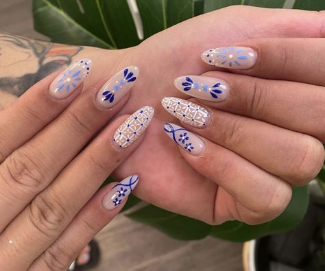 Complicated Nail Designs, Mexican Inspired Nails, Mediterranean Nails, Tile Nails, Mexican Nail Art, Talavera Nail Art, Luminary Nails, Mexican Nails, Pen Ideas