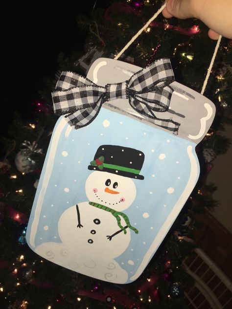 Mason Jar Christmas Door Hanger, Mason Jar Door Hanger Ideas Diy, Door Hanger Ideas Diy, Mason Jar Door Hanger Ideas, Door Hanger Ideas, Mason Jar Hanger, Snowman Mason Jar, Snowman Door Hanger, Mason Jar Door Hanger