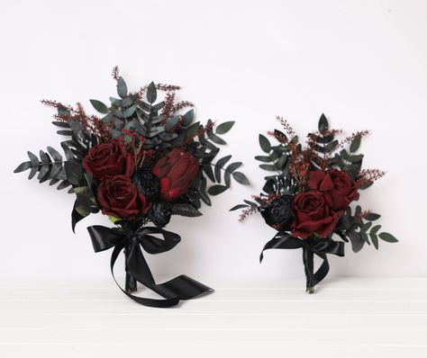 Black Burgundy Wedding, Gothic Wedding Bouquet, Burgundy Wedding Bouquet, Crimson Wedding, Black Wedding Flowers, Flowers Bridesmaids, Dark Wedding Theme, Dusty Pink Weddings, Burgundy Roses