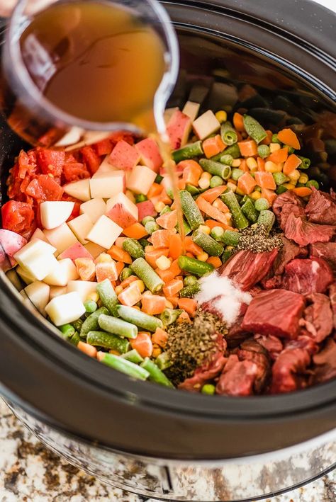 Dump Soup, Slow Cooker Vegetable Beef Soup, Crockpot Vegetable Beef Soup, Dump And Go Crockpot, Beef Crockpot, Healthy Steak, Dinner Aesthetic, Beef Soup Recipes, Crockpot Dinners