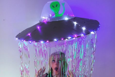 Abducted By Alien Costume Diy, Spaceship Umbrella Costume, Spaceship Costume Diy, Diy Spaceship Costume, Diy Alien Spaceship Flying Saucer, Trunk Or Treat Alien Theme, Diy Alien Decor, Diy Alien Antenna, Abducted By Alien Costume