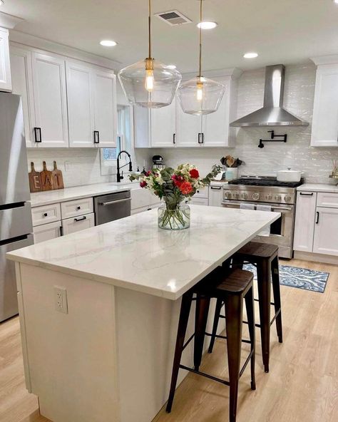 R&E Cabinetry and Design on Instagram: “Before & After pictures tell a story without words, beautiful two-pictures story 🥰 #kitchendesign #kitchencabinets #kitchenremodel…” Fancy Kitchen Decor, Kitchen Decor Collections, House Flip, Budget Kitchen Remodel, Fancy Kitchens, Diy Kitchen Renovation, New Kitchen Cabinets, White Kitchen Design, Kitchen Remodeling Projects