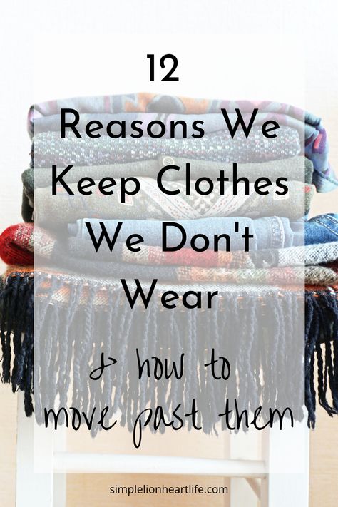 Declutter Closet, Decluttering Inspiration, Declutter Home, Clothes Closet Organization, Minimalist Closet, Clothes Organization Diy, Clutter Organization, Declutter Your Life, Household Cleaning Tips