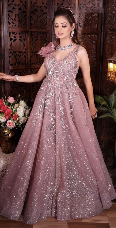 Latest Gown Designs Party Wear, Engagement Gowns Indian, Party Wear Short Dresses, Gown Hairstyle, Gown For Wedding Party, Party Wear Evening Gowns, Party Wear Western Dresses, Party Wear Long Gowns, Gown Dress Party Wear