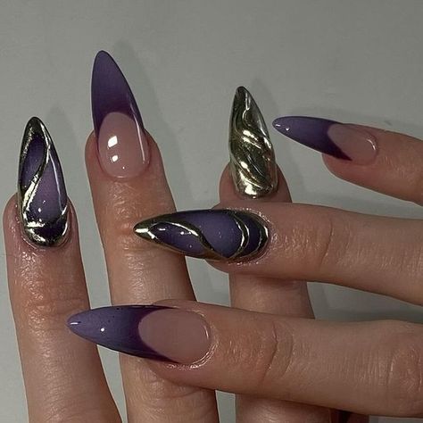 @nailzzbysteph on Instagram: "purple chrome set 💟⛓️  @apresnailofficial medium natural stiletto" Chrome And Purple Nails, Purple And Gold Chrome Nails, Dark Purple Metallic Nails, Purple Theme Nails, Purple Nails Stiletto, Purple Nails Chrome, Dark Purple Chrome Nails, Purple Metallic Nails, Chrome Purple Nails