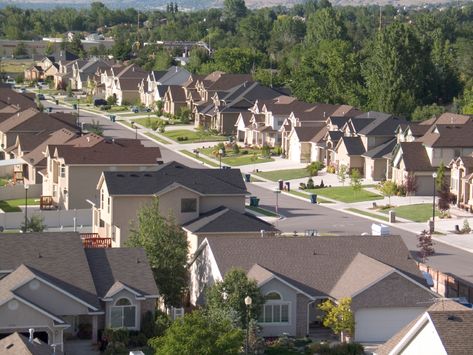 Suburban Neighborhood. Houses in the suburbs are great examples of fast intradisciplinary. They are all almost identical with the same idea of holding families. Neighborhood Layout, Houses Neighborhood, Neighborhood Aesthetic, Neighborhood Houses, Neighborhood Design, Channel Zero, Suburban Street, Suburban Neighborhood, San Myshuno