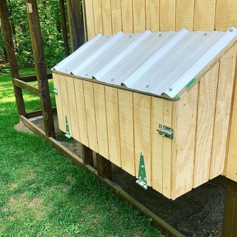 The new nesting box! Nesting Boxes Outside Coop, External Nesting Boxes For Chickens, Chicken Nesting Box Ideas Diy Hen House, Plywood Nesting Boxes, Nesting Box Plans, Chicken House Diy, Nesting Box Ideas, Barnyard Chickens, Nesting Boxes For Chickens