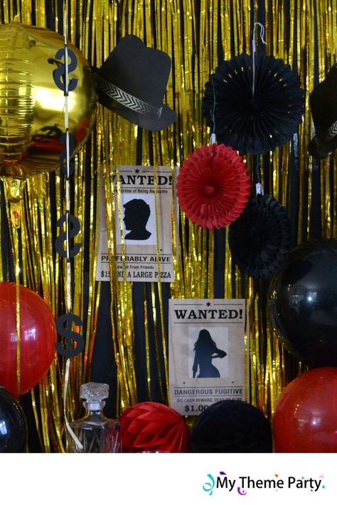 #themafeest #themadecoratie #themabox #party #themaparty #partydecoratie #partybox #maffia #Mystery #wanted #maffiaparty Ganster Party, Maffia Party, Mafia Theme Party, Twenties Birthday, 20s Party Decorations, Costume Party Themes, 18th Party Ideas, Mafia Party, Gangster Party